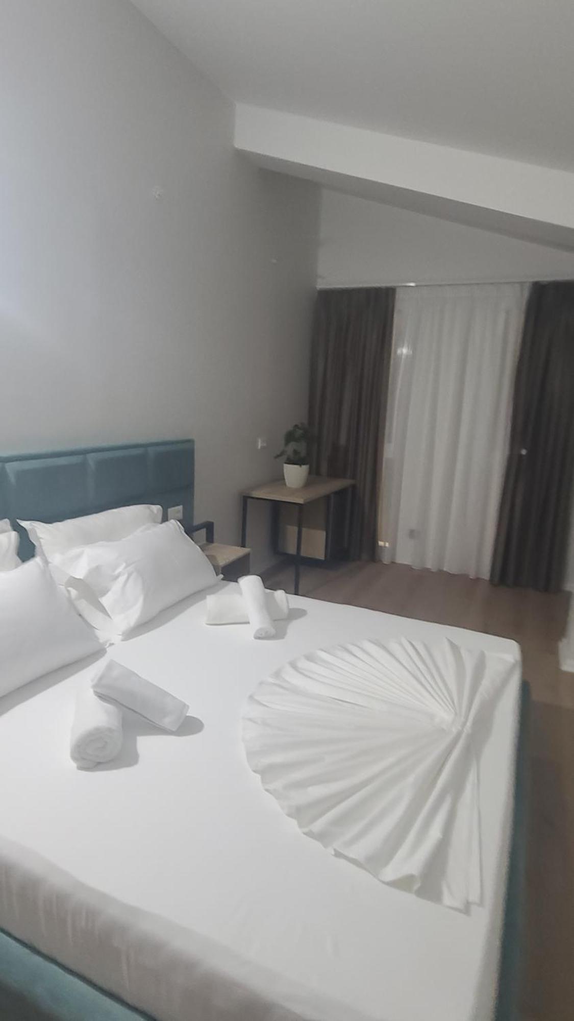 Hotel Noel Влёра Экстерьер фото