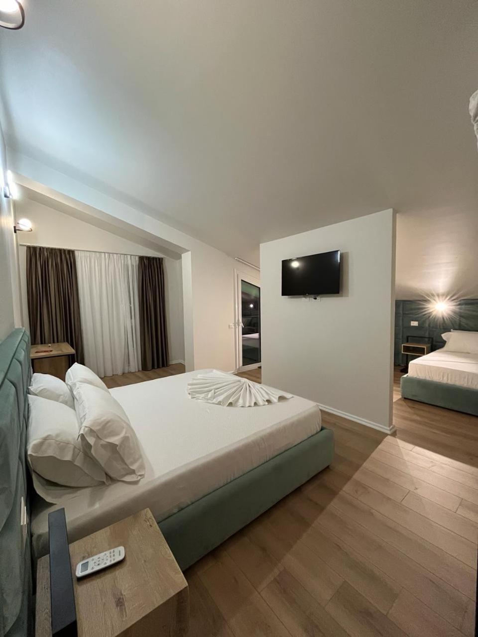 Hotel Noel Влёра Экстерьер фото